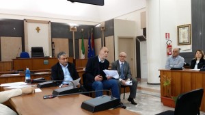 conferenza stampa consiglieri opposizione taranto