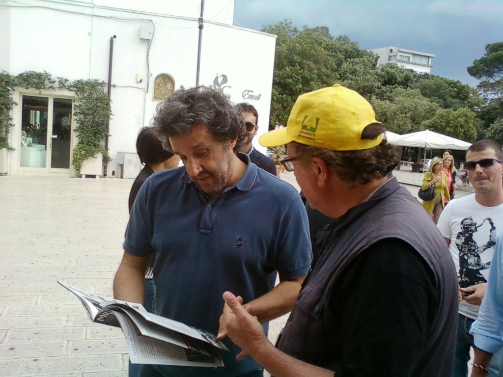 flavio insinna con uno della milano taranto