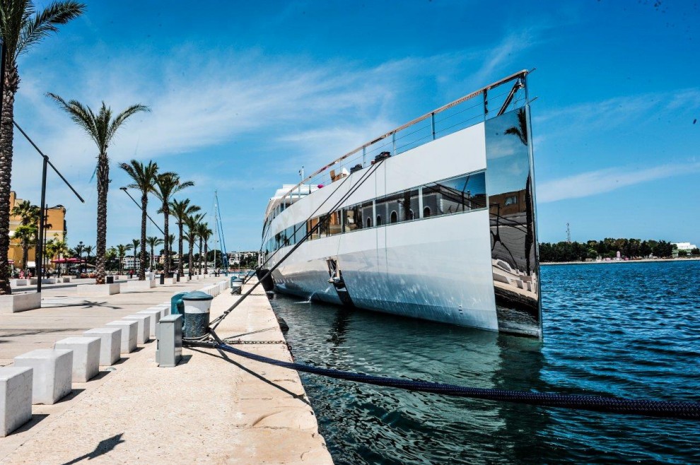 yacht steve jobs