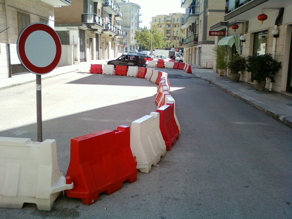 strada chiusa da due anni