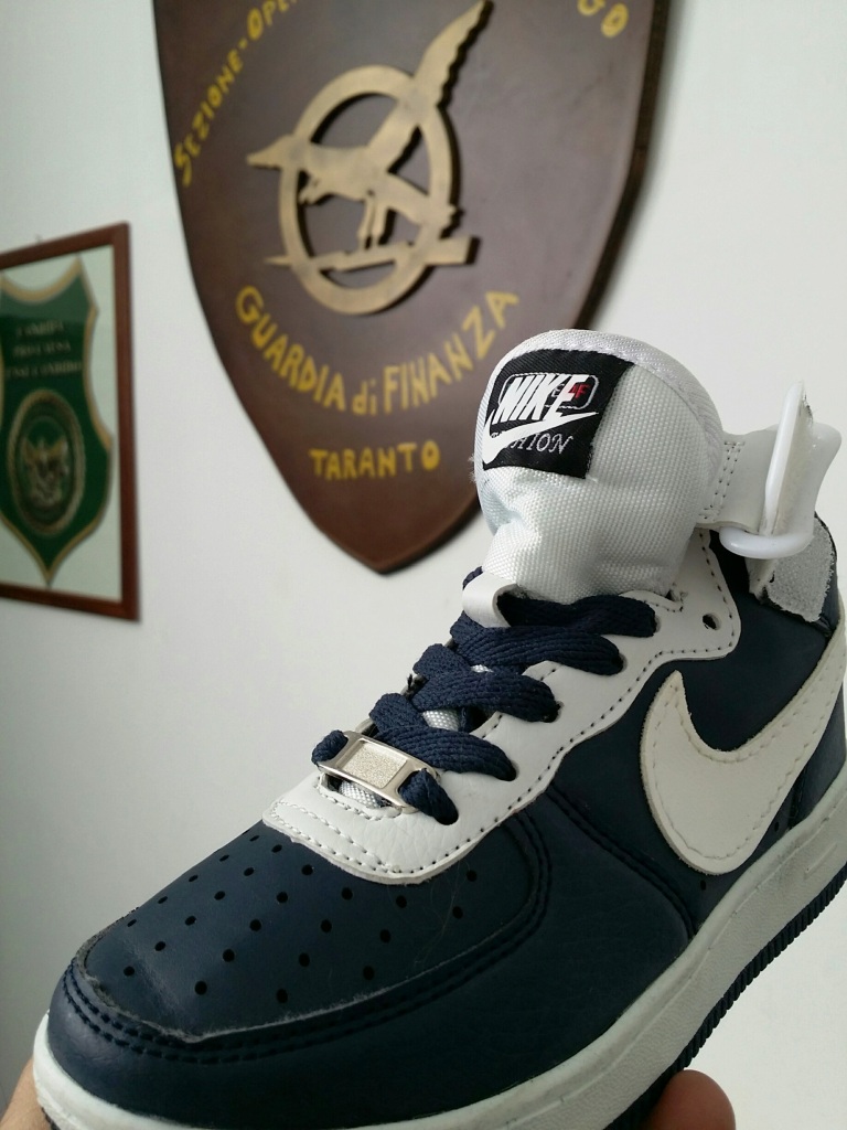 scarpe contraffatte taranto