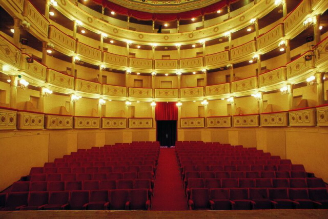 Interno Teatro Giordano