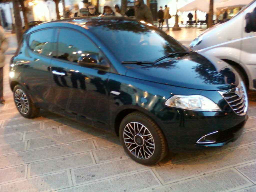 lancia y