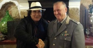 foto incontro Al Bano con comandante Regionale del Corpo forestale dello Stato Giuseppe Silletti