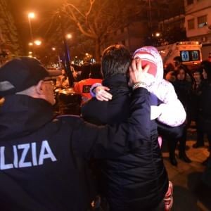 bimba bari polizia