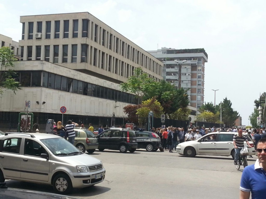 tribunale taranto bomba