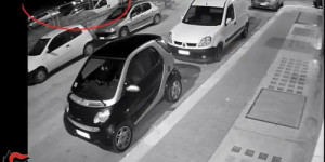 rapina coppia auto
