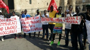 protesta migranti taranto 1