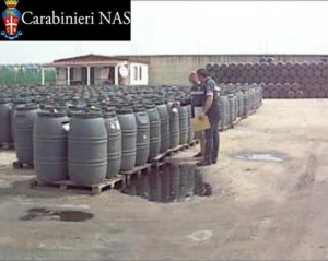 I Carabinieri dei Nas, in seguito agli ultimi allarmi sulla sicurezza degli alimenti, in una maxioperazione di controlli della durata di due settimane hanno accertato 1.486 irregolarita' amministrative e penali nella filiera alimentare, dal settore produttivo a quello commerciale e della ristorazione. In tutto sono state sequestrate 2.694 tonnellate/litri e 1.974.000 confezione di alimenti di varia natura. ANSA/UFFICIO STAMPA CARABINIERI NAS +++EDITORIAL USE ONLY - NO SALES+++