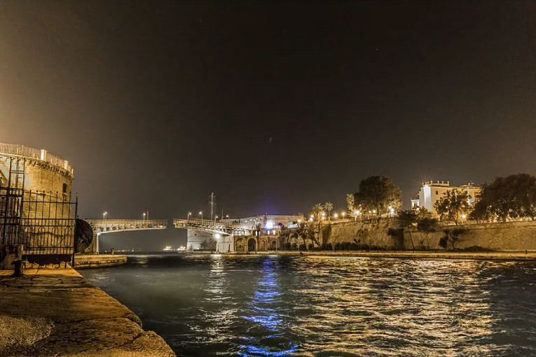 taranto ponte girevole notturna 1