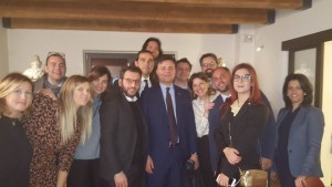 Marco Gay al centro con dietro alla sua destra Luigi De Francesco con i Giovani Imprenditori