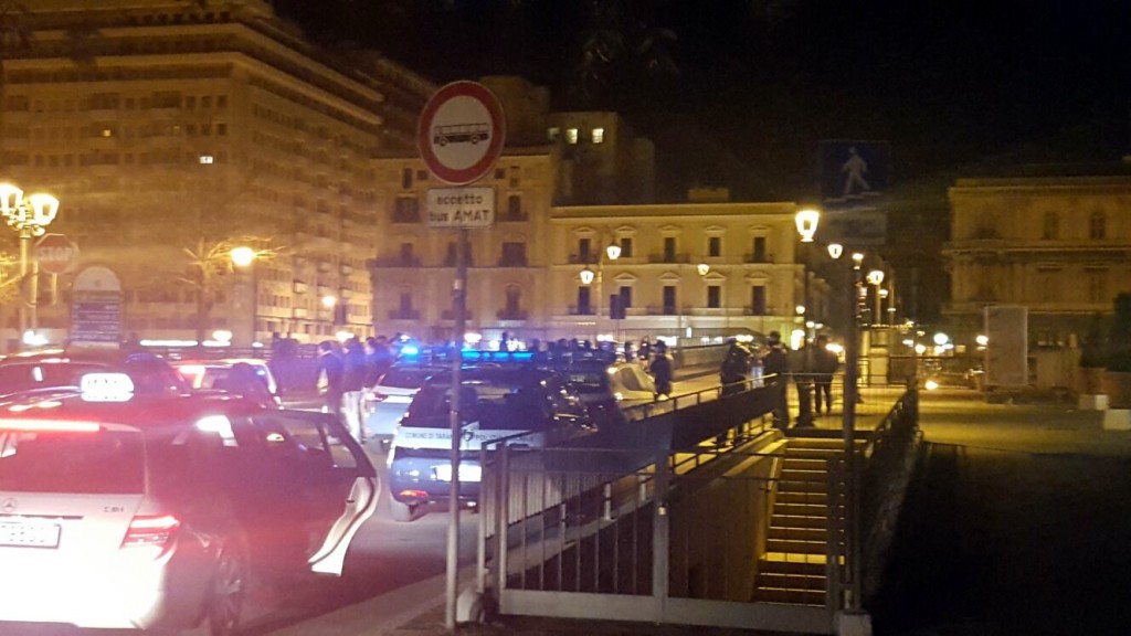 ponte girevole bloccato sera
