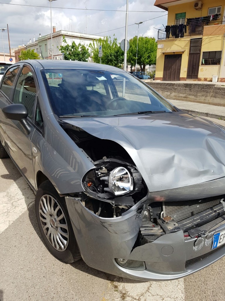 auto rotta dopo inseguimento