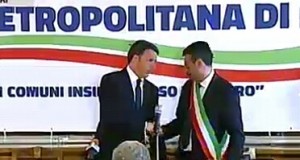 decaro renzi stretta di mano