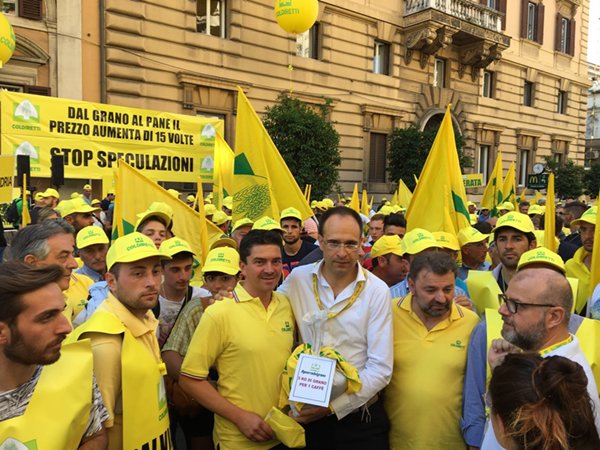 agricoltori pugliesi protesta