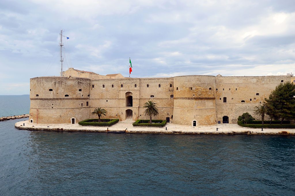 taranto castello aragonese