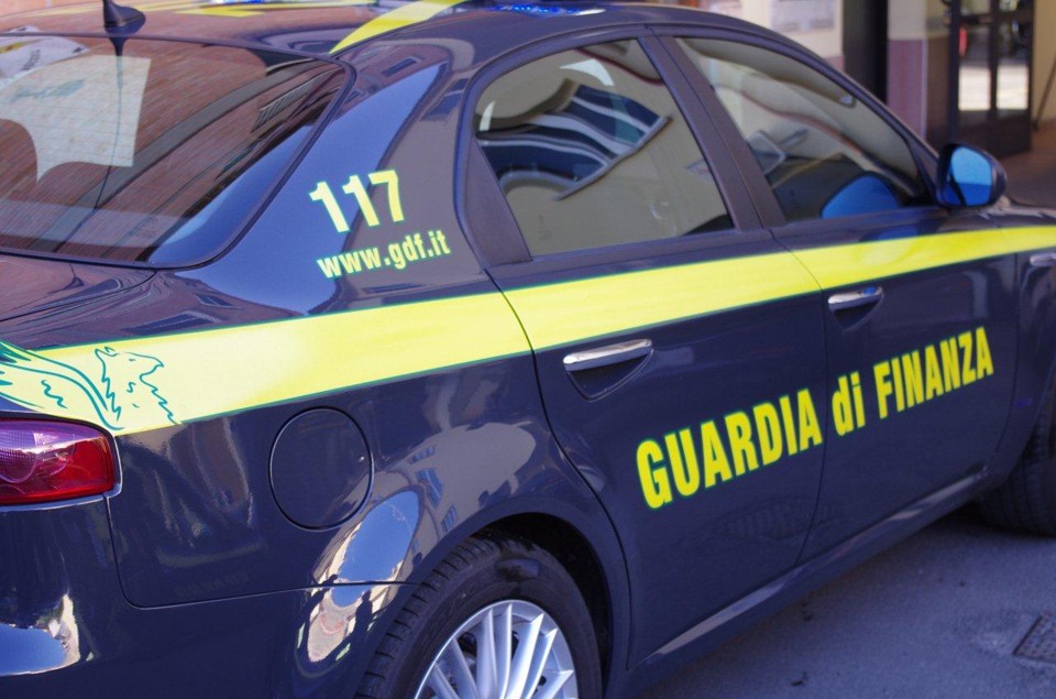 Taranto: sequestro di slot machine senza collegamento alla rete dei Monopòli di Stato Guardia di finanza