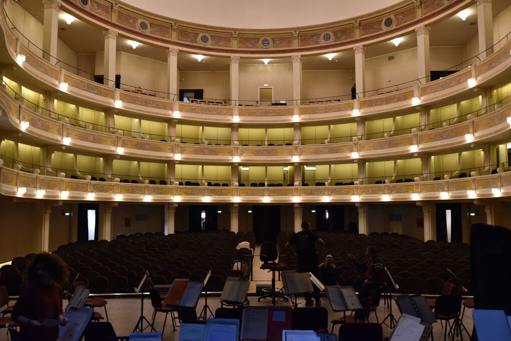 lecce teatro apollo