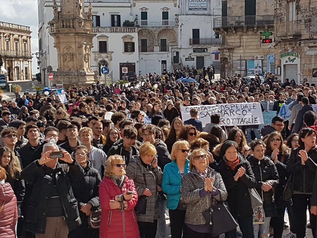 tmp 27034 manifestazione piano riordino ostuni 2.JPG1796677377