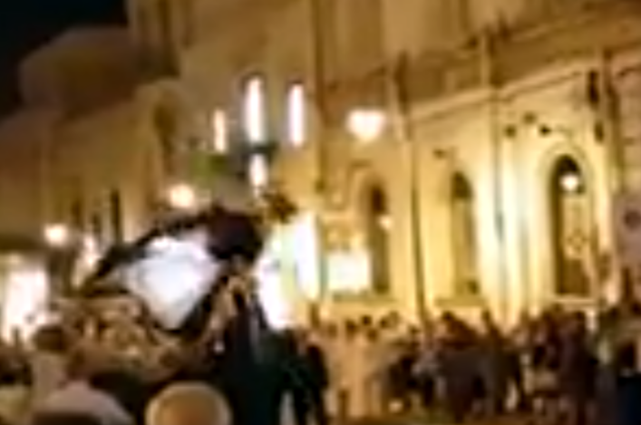 martina cade statua san domenico 6 agosto 2017