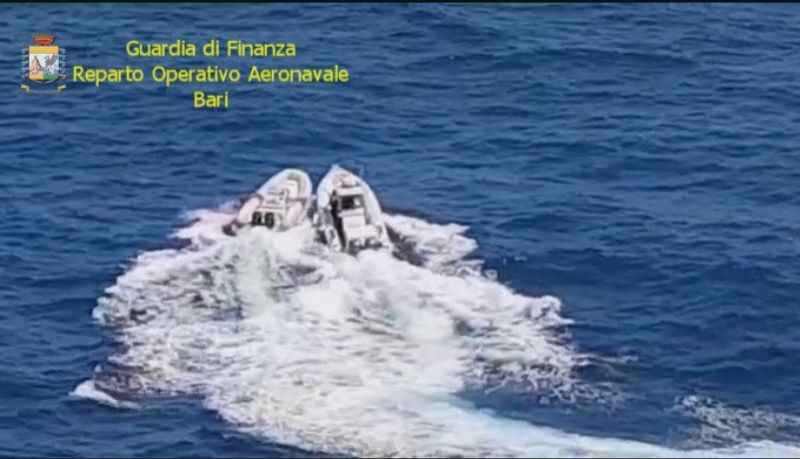 20180422 inseguimento scafo gommone.mare droga finanza