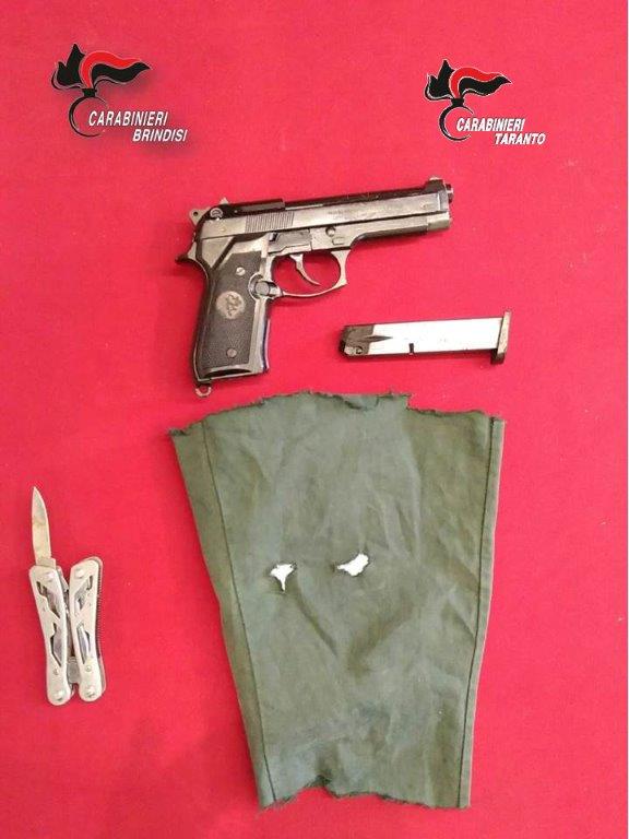 Foto passamontagna pistola giocattolo senza tappo rosso attrezzo multiuso