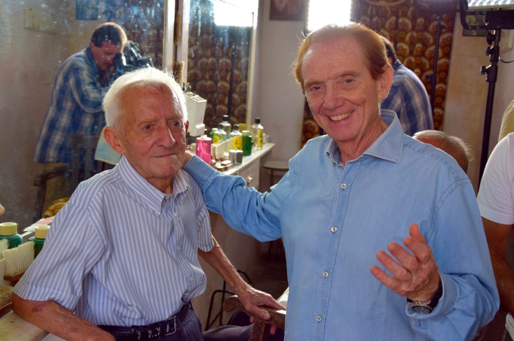 Sereno Variabile Laterza Osvaldo incontra il più anziano barbiere del paese e della provincia Foto Giovanni Colonna 64