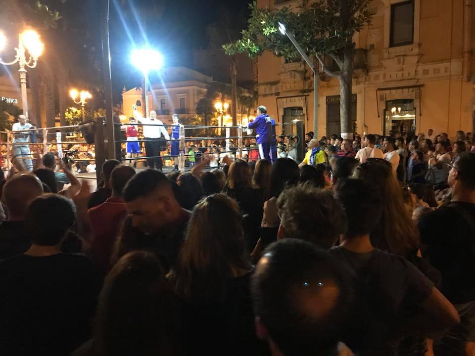 Il pubblico in Piazza della Vittoria