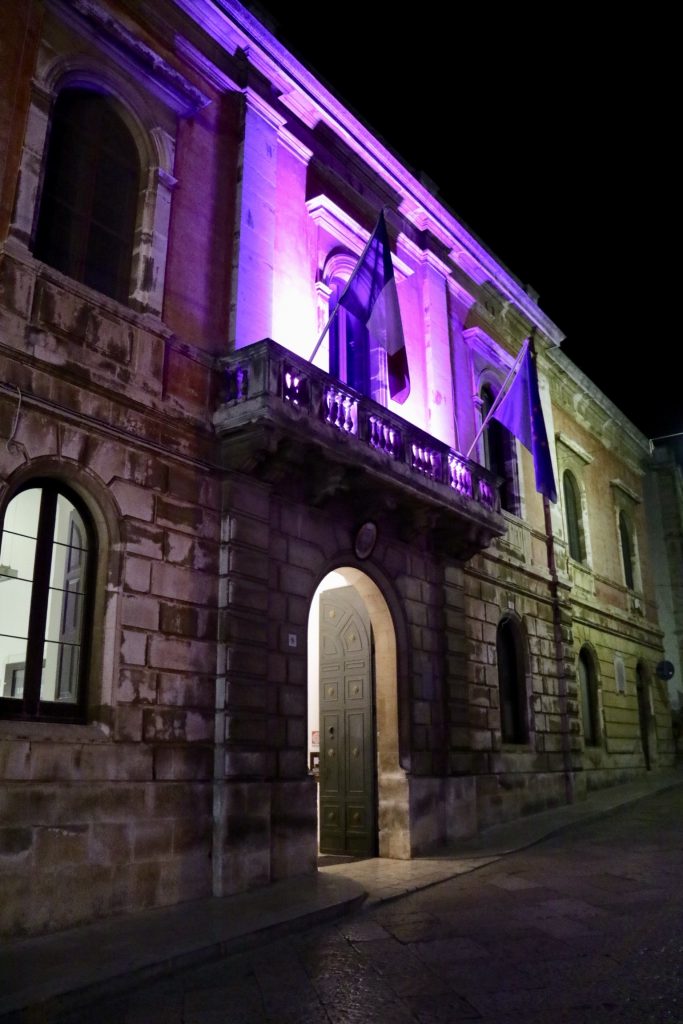 191 il Palazzo Comunale si tinge di rosa