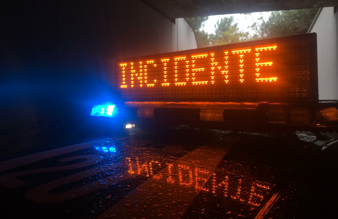 Incidente in autostrada: temporaneamente chiuso il tratto Bari Acquaviva delle Fonti A14, furgone ribaltato