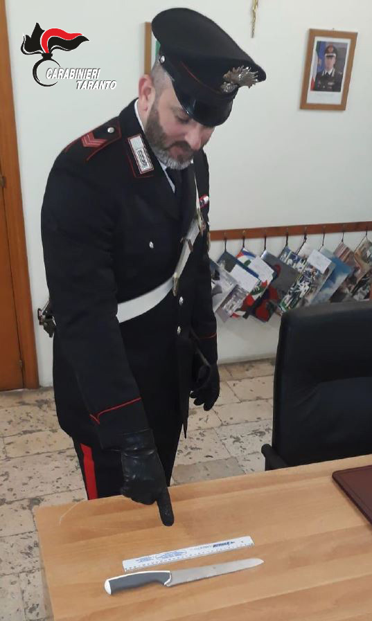 Carabiniere coltello