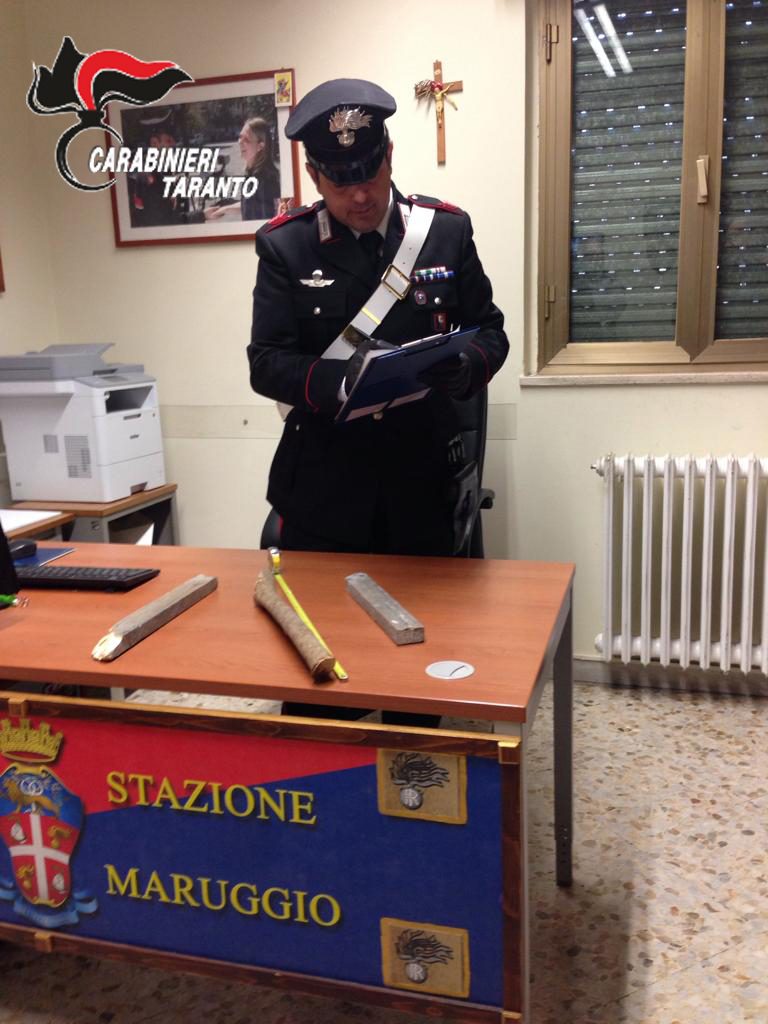 carabiniere bastone in legno