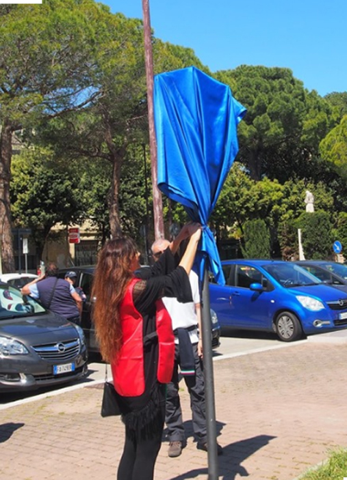 Luisa Corna scopre la targa intitolazione ai donatori0