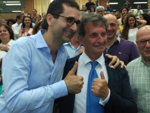 Il neo rettore Francesco Cupertino abbraccia il Rettore Eugenio Di Sciascio dopo il voto