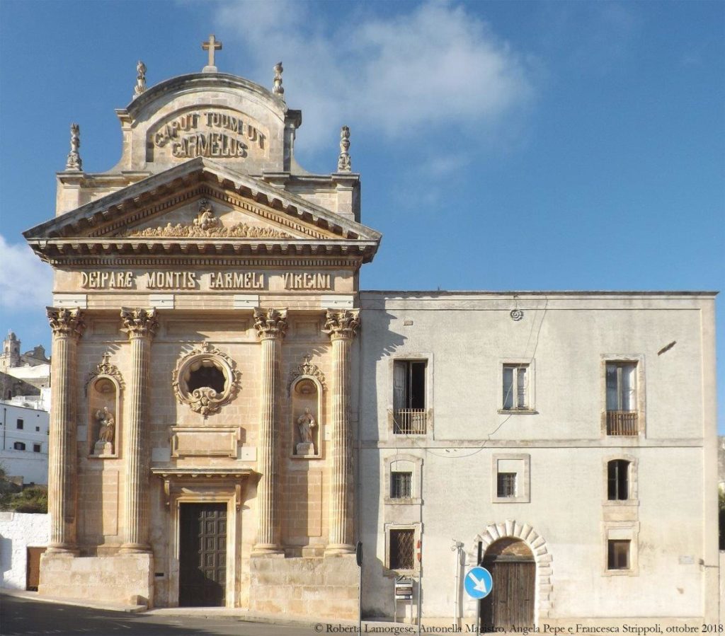 Ostuni. La chiesa di Maria Santissima del Monte Carmelo e l’ex convento dei PP. Carmelitani. Il prospetto principale in largo Maria Santissima del Carmine