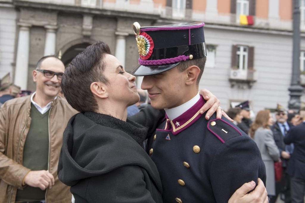 familiari e allievi dopo la cerimonia