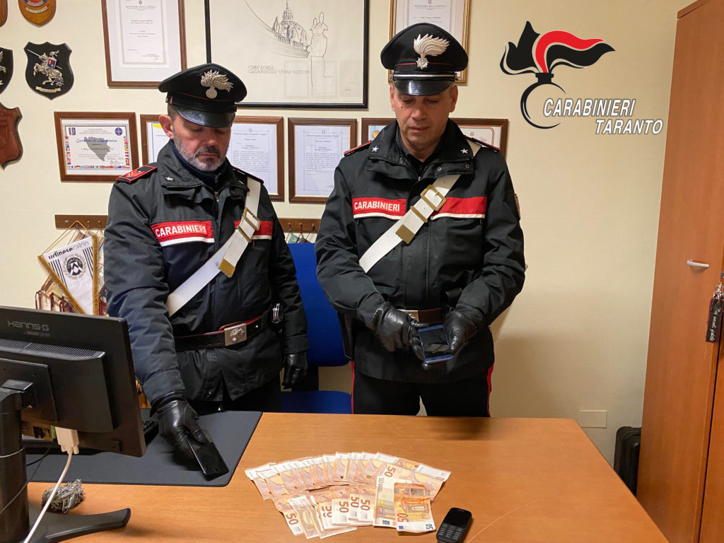 Carabinieri denaro