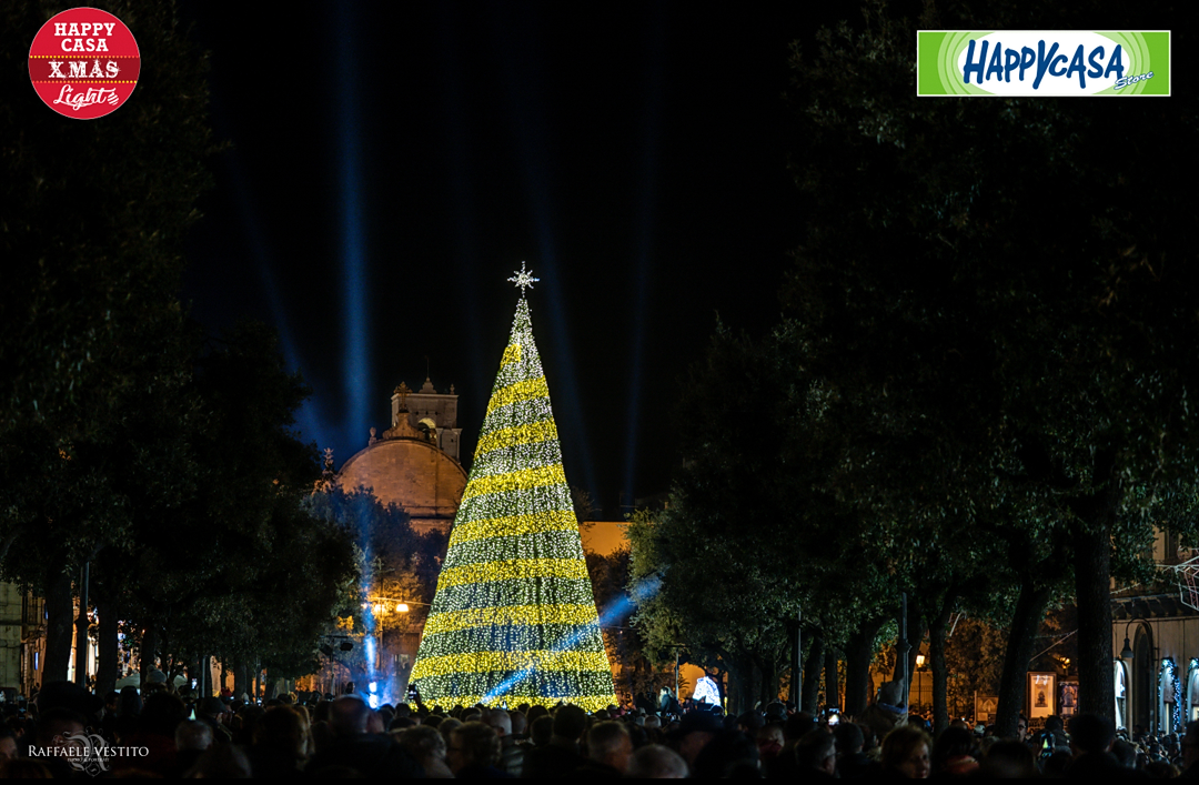 Albero Di Natale Happy Casa.Happy Casa Xmas Light Installazioni Natalizie Di Martina Franca Contest Fotografico Noi Notizie