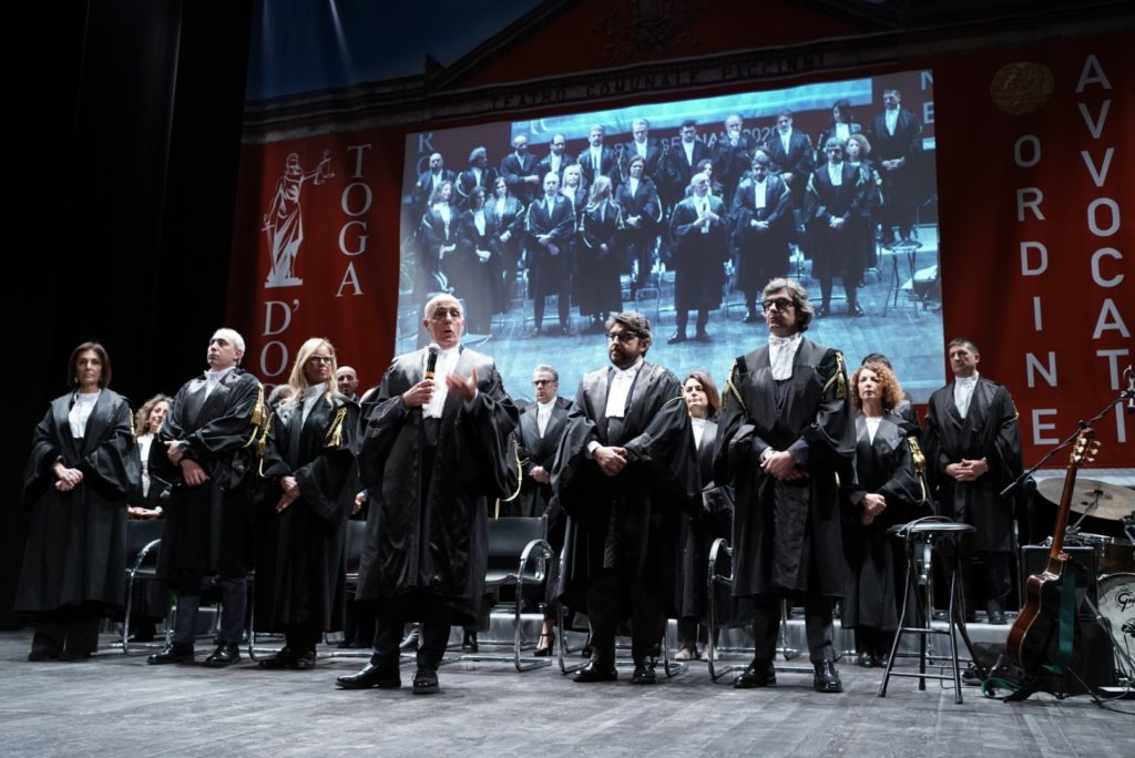 Foto Toghe Doro Stefanì e i componenti Consiglio dellOrdine 1