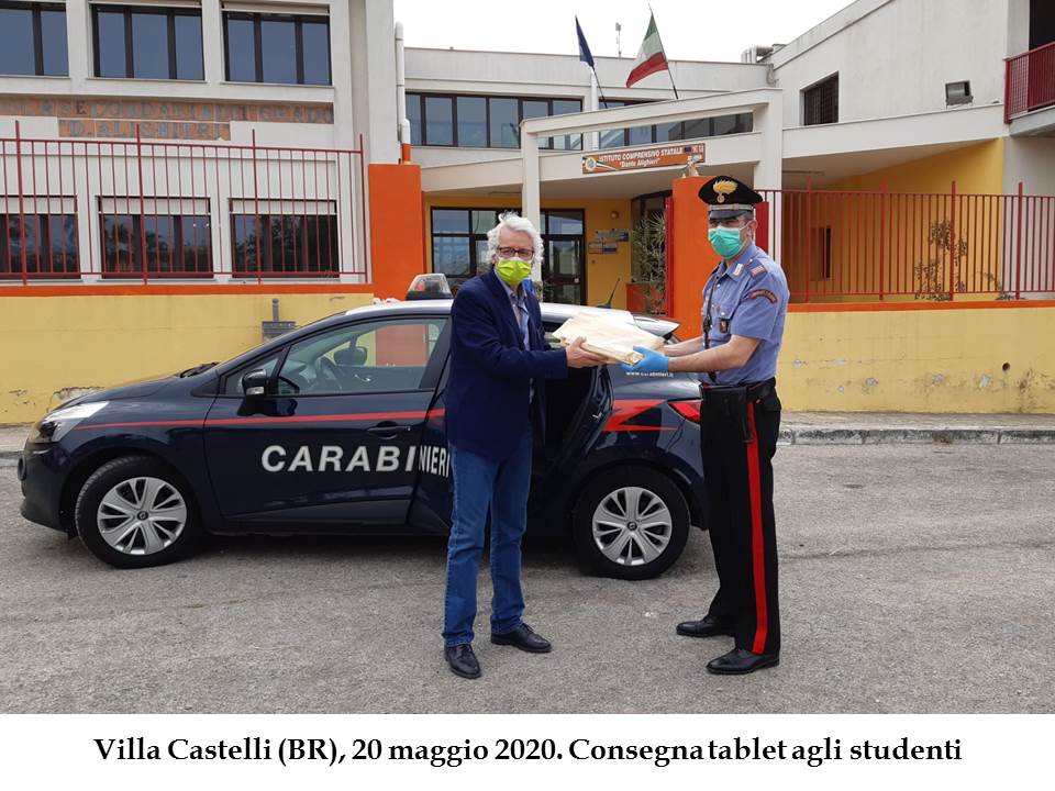 Villa Castelli BR 20 maggio 2020. Consegna tablet agli studenti