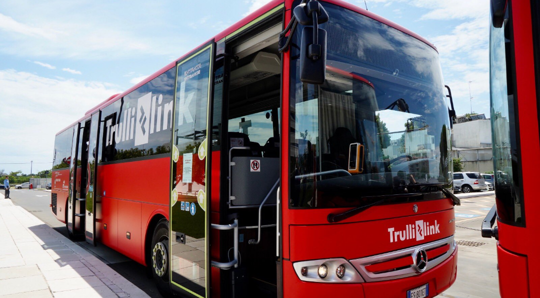 Viaggiare in Puglia in BVus e treno con Trulli link