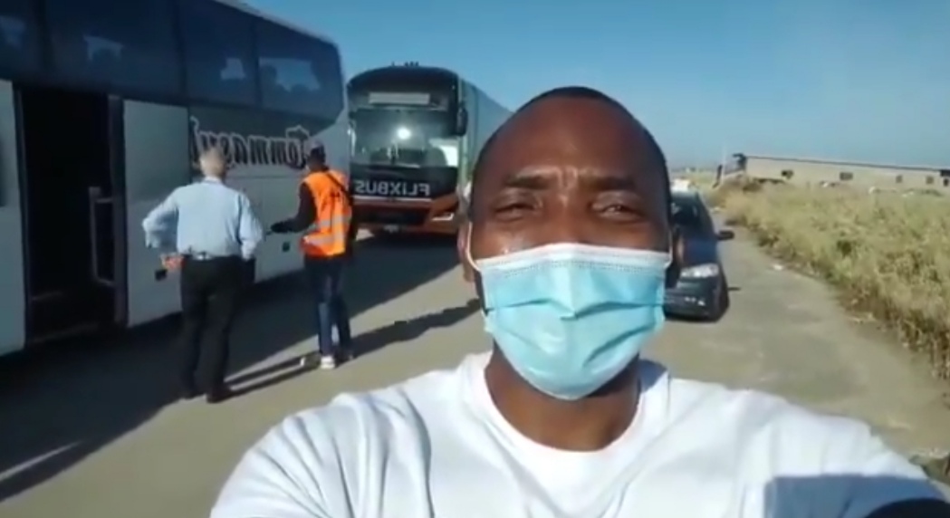Braccianti: “consegneremo i nostri stivali”, dalle campagne del foggiano ai palazzi della politica di Roma La protesta, "dalla parte degli invisibili o con i caporali e gli sfruttatori" Braccianti: “consegneremo i nostri stivali”, dalle campagne del foggiano ai palazzi della politica di Roma La protesta, "dalla parte degli invisibili o con i caporali e gli sfruttatori"