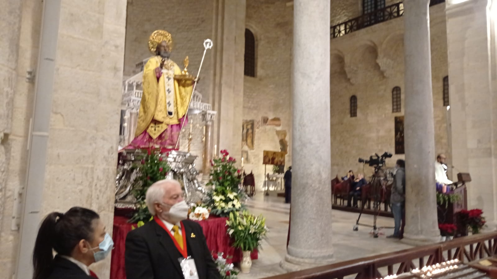 Bari: San Nicola, con la messa che si conclude all’alba inizia la festa patronale Oggi fra l Bari: San Nicola, con la messa che si conclude all’alba inizia la festa patronale Oggi fra l