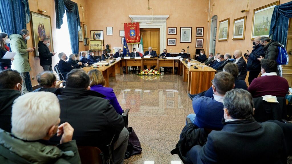 Emiliano incontro sindaci dauni a Foggia 4