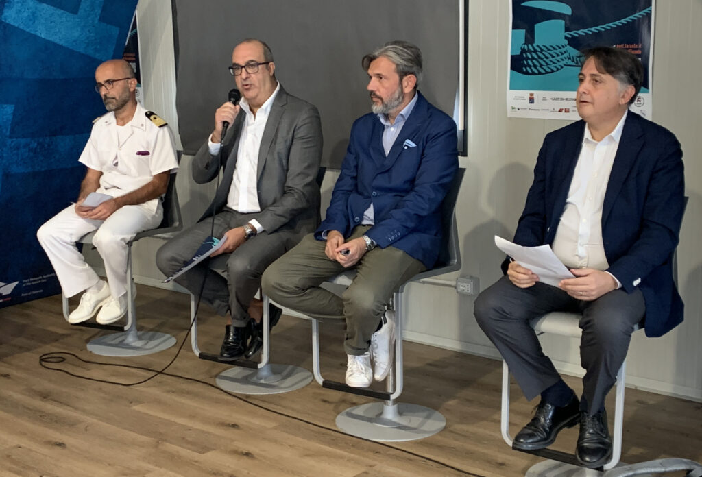 Un momento conf stampa scaled