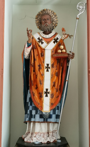 noci la statua di san nicola nella chiesa di sant agostino 1