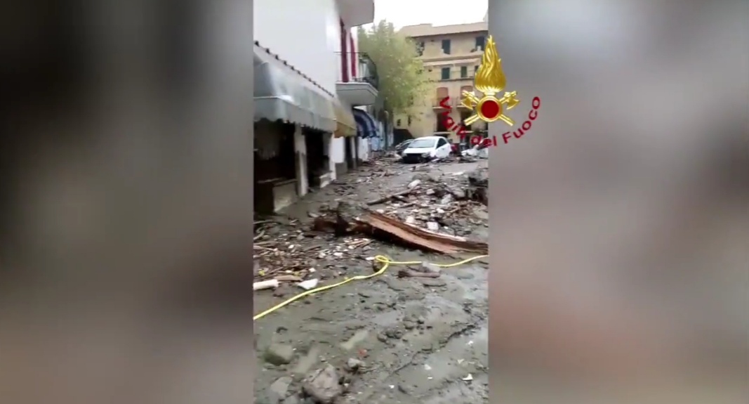 Ischia, frana: una 31enne morta, undici dispersi e tredici feriti Circa duecento sfollati Ischia, frana: una 31enne morta, undici dispersi e tredici feriti Circa duecento sfollati