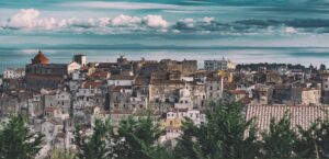 Vico del Gargano skyline sul mare