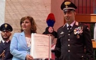 Cavaliere al merito della Repubblica: onorificenza ad un carabiniere di Martina Franca Consegna stamani a Cosenza per Gianpiero Palazzo Cavaliere al merito della Repubblica: onorificenza ad un carabiniere di Martina Franca Consegna stamani a Cosenza per Gianpiero Palazzo
