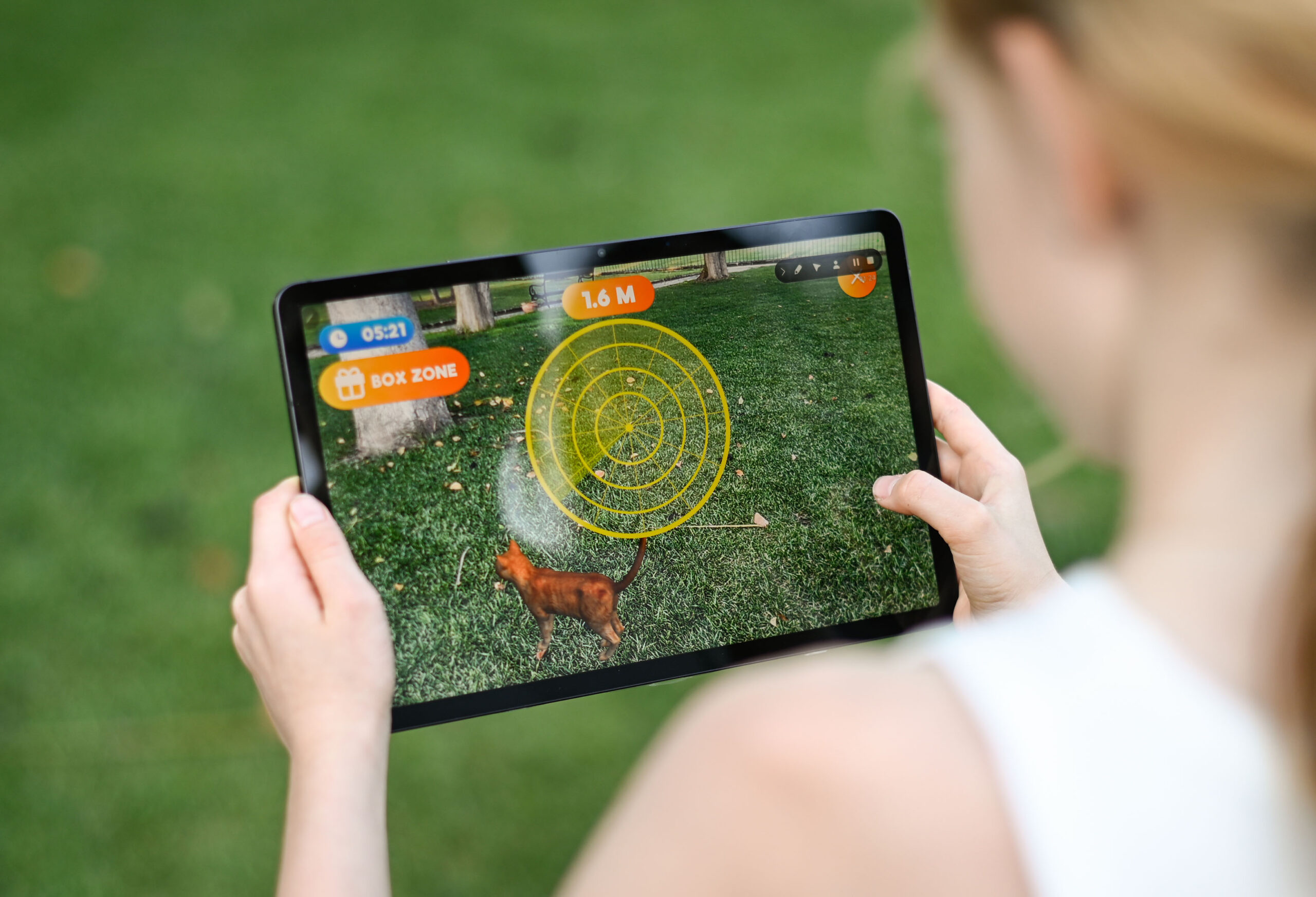 Twister Air Hasbro - Gioco Di Realtà Aumentata Con App | Per Feste E Famiglia Da 8+ Anni - Foto 5